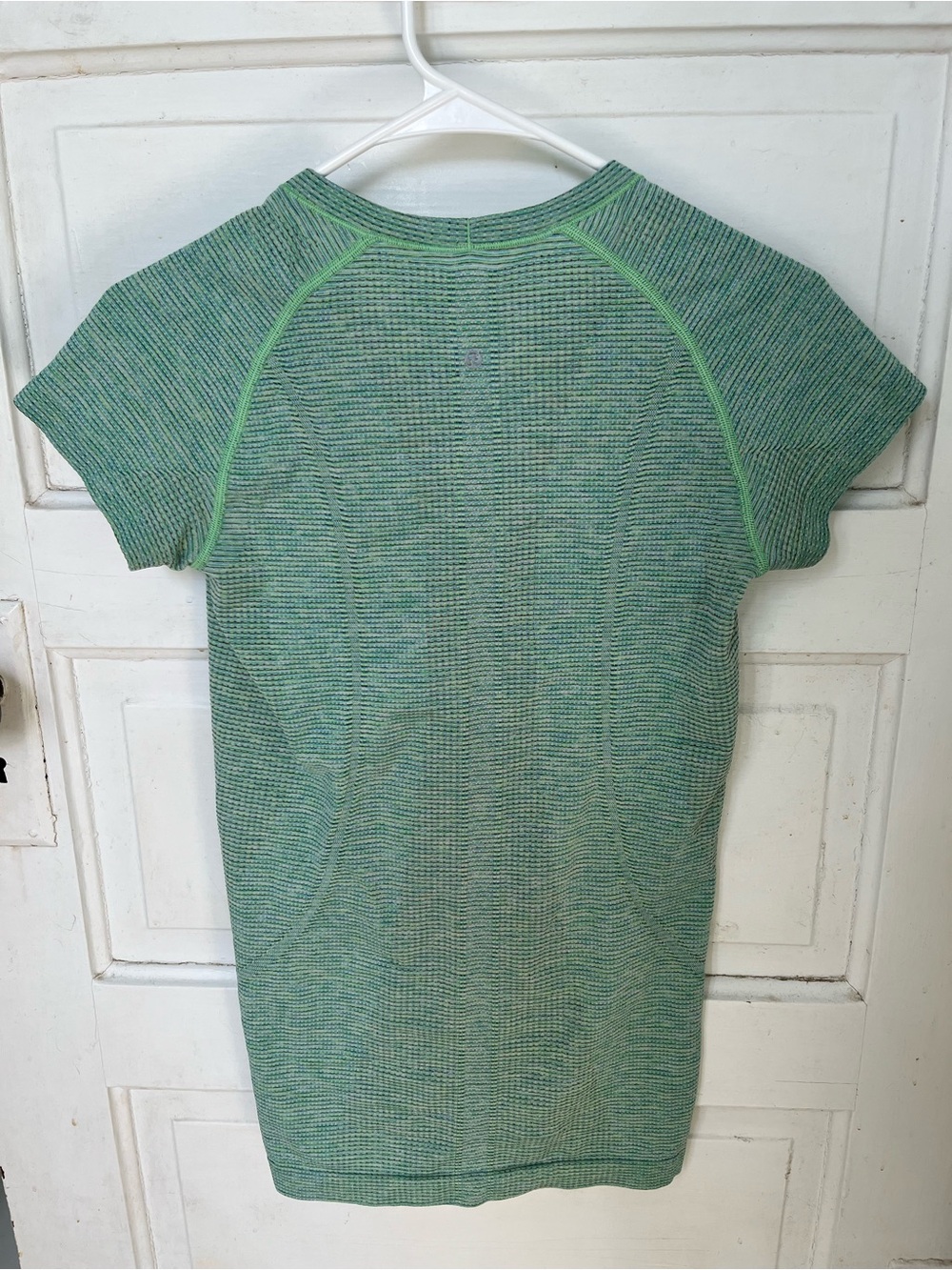 Lululemon Swiftly Tech Short Sleeve Tee Shirt 2.0 Hip-Length in Green Space Dye - Picture 4 of 7